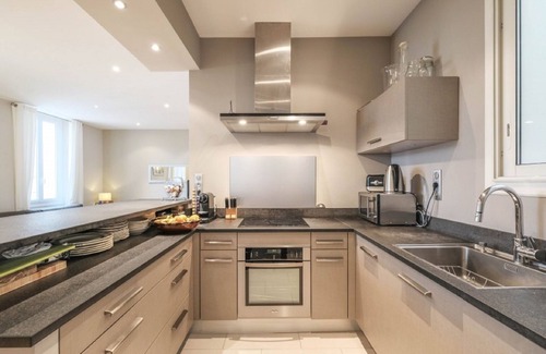 Carnot Apartment | Spacious, quiet and sunny apartment close to Palais des Festivals and Croisette