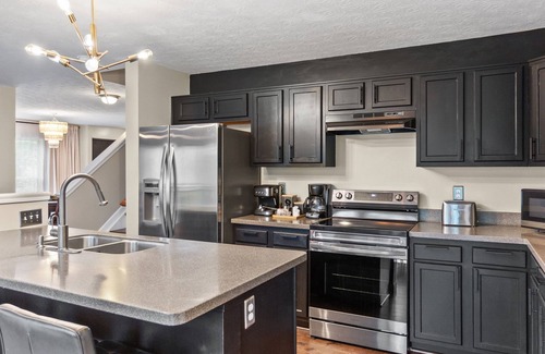 Roselawn Finance House | Spacious, Quiet & Location! – Great for Long Stays