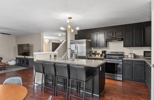 Roselawn Finance House | Spacious, Quiet & Location! – Great for Long Stays