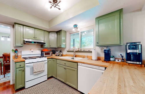 Brushy Creek House | Spacious, quiet suburban home on two acres with backyard pool, balcony, & pond