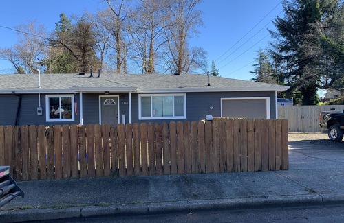 North Bend House | Spacious ranch with lots of parking, pet friendly, partial bay view.