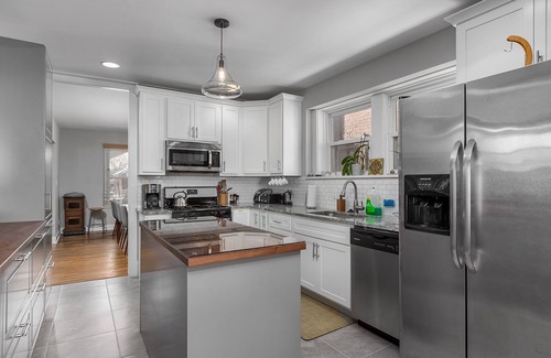 Tower Grove South House | Spacious remodeled Historical home - Family friendly &15 minutes to Everything!