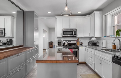 Tower Grove South House | Spacious remodeled Historical home - Family friendly &15 minutes to Everything!