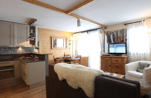 Val-Thorens Apartment | Spacious Renovated Apt in Val Thorens - 5 Pers, Ski-in/Ski-out, WiFi, Balconies