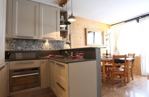 Val-Thorens Apartment | Spacious Renovated Apt in Val Thorens - 5 Pers, Ski-in/Ski-out, WiFi, Balconies