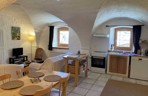 Vars Apartment | Spacious renovated apartment in an old sheepfold - "Coup de Cœur" guaranteed