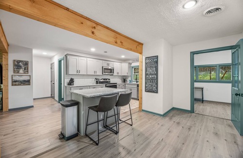 Ellijay House | Spacious renovated Mountain House in Coosawattee River Resort