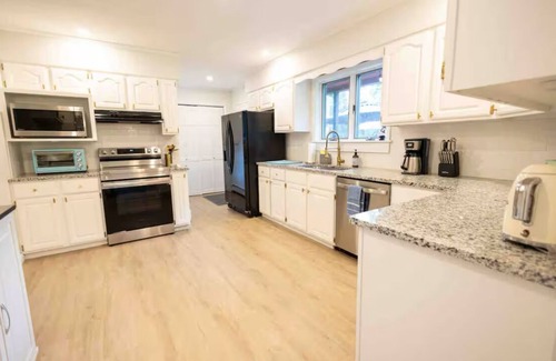 Windham House | Spacious Residence Windham - XL Pool, Movie Room, Hot tub, 6 Bedrooms, Gardens