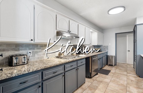 Central Oklahoma City House | Spacious Retreat 8 Bedroom River