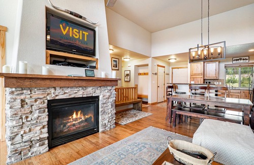 Rendezvous House | Spacious Retreat in Fraser - Perfect for Families and Groups!