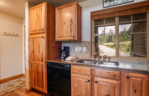 Rendezvous House | Spacious Retreat in Fraser - Perfect for Families and Groups!