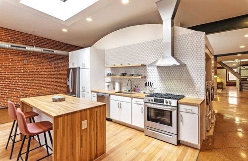 Over-the-Rhine Apartment | Spacious Retreat w Private Roof Deck | Walkable to ALL