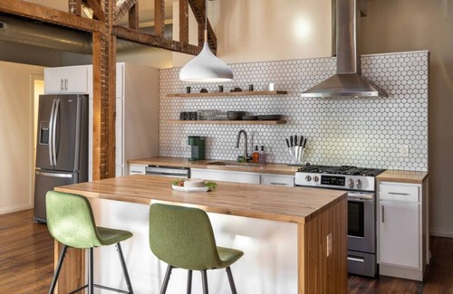 Over-the-Rhine Apartment | Spacious Retreat w Private Roof Deck | Walkable to ALL