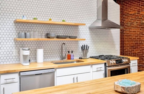 Over-the-Rhine Apartment | Spacious Retreat w Private Roof Deck | Walkable to ALL