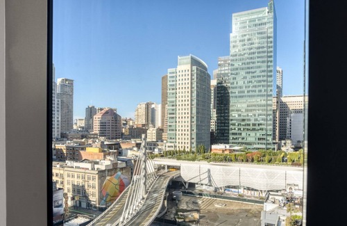 South Beach Apartment | Spacious Rincon Hill 1BR w/W/D, Gym & Pool, near Tech HQs, by Blueground