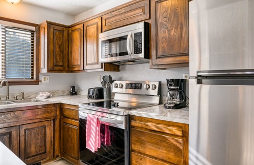 Red River House | Spacious riverside abode with double kitchens, washer/dryer, grill, & WIFI