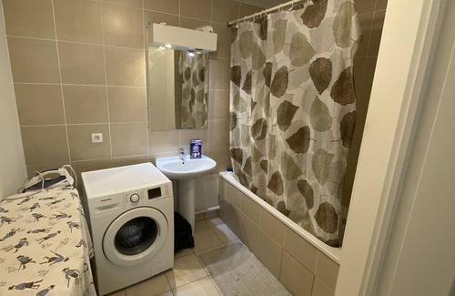 Croix Luizet Apartment | Spacious room close to all amenities