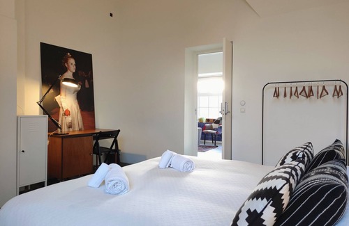 Amsterdam North Bed & Breakfast | Spacious room in former bathhouse. Free parking