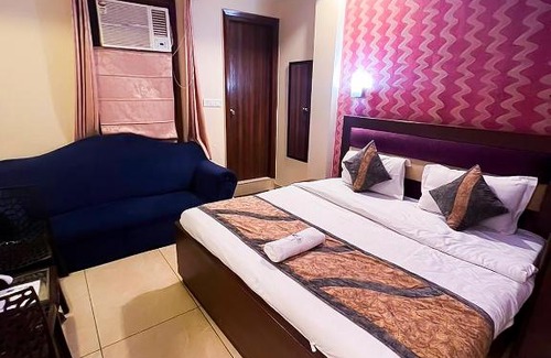 Mahipalpur Extension Hotel | Spacious Room in Mahipalpur