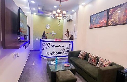 Mahipalpur Extension Hotel | Spacious Room in Mahipalpur
