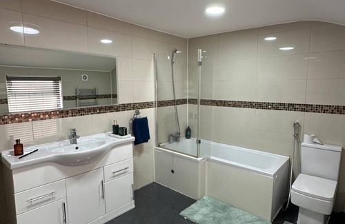 Offerton House | Spacious Room in Manchester- Perfect for Families