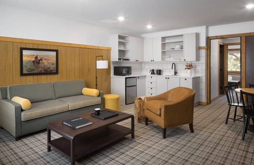Jackson Apartment | Spacious Room & Lively Saloon at Rustic Lodge in Jackson Hole – 5 Mins to DT