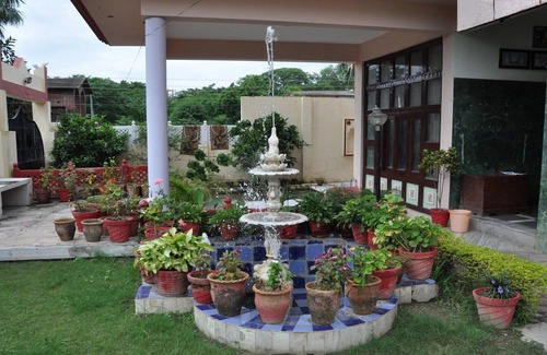 Bullawala House | Spacious room near Silver city
