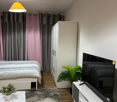 Battersea House | Spacious room near the center