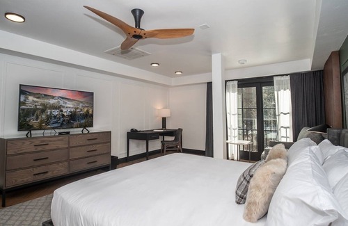 Vail Hotel | Spacious Room w/Mountain View Balcony Ideal for Family Fun & Ski School nearby