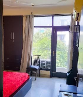 Chittaranjan Hotel | Spacious Rooms Near Nehru Palace Metro