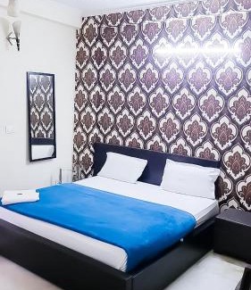 Chittaranjan Hotel | Spacious Rooms Near Nehru Palace Metro