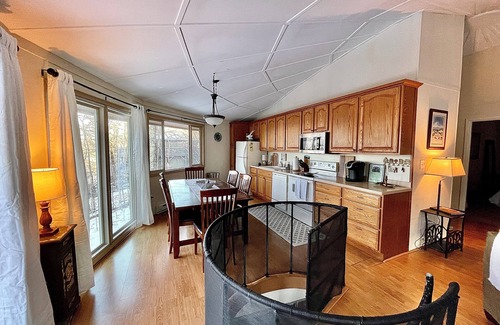 Beech Mountain House | Spacious Round Home, Cozy, Ski In Ski Out for Winter, Prime Location Year Round