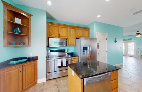 Port Aransas House | Spacious Royal Sands Retreat | Balcony Views | Pool & Beach Boardwalk
