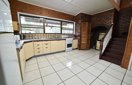 Goomboorian House | Spacious Rural Stay - for Work or Large groups
