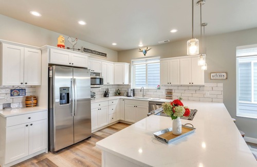 Spearfish House | Spacious, Rustic Spearfish Home: Walk to Downtown!