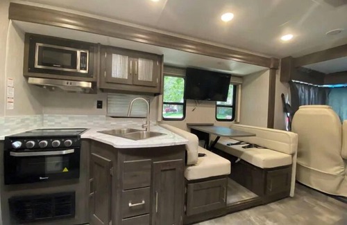 Broken Bow House | Spacious RV in Brilliant Broken Bow with AC, WiFi, near Day Spa and Winery!