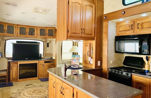 Big Pine Key RV Rental | SPACIOUS RV IN THE KEYS