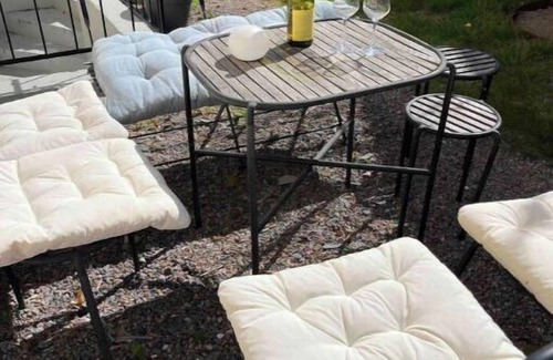 Kungsladugard Apartment | Spacious & Affordable City Stay – Sleeps 8, Private Garden