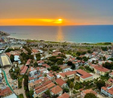 Neve Tzedek Apartment | Spacious Sea View Apartment in Neve Tzedek Tower