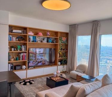 Neve Tzedek Apartment | Spacious Sea View Apartment in Neve Tzedek Tower