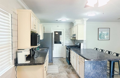 El Lago House | Spacious Seabrook Stay - 5 mins from Kemah Boardwalk