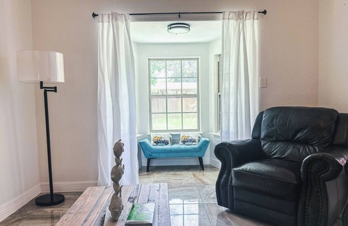 El Lago House | Spacious Seabrook Stay - 5 mins from Kemah Boardwalk
