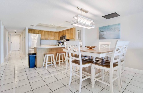 Indian Shores Condo | Spacious Seagate Oceanfront 3/2 Condo!