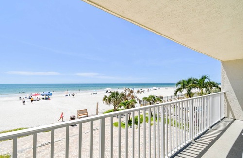 Indian Shores Condo | Spacious Seagate Oceanfront 3/2 Condo!