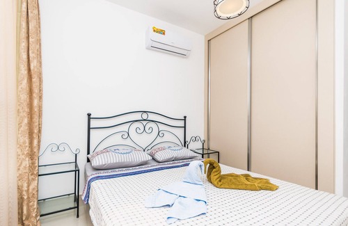 Kyrenia District Apartment | Spacious seaside apartment with a pool