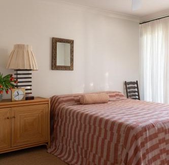Cottesloe Apartment | Spacious, seaside pied-à-terre with stunning views, opposite Cott beach & cafes