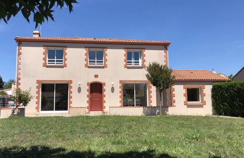 Prefailles Villa | Spacious seaside villa close to town center and beach
