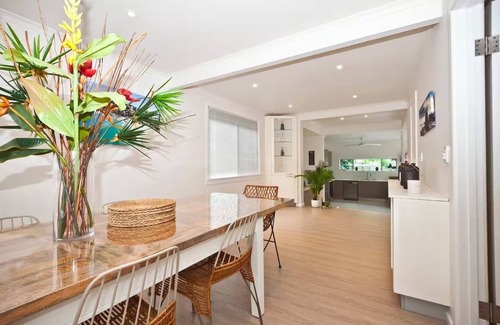 Burleigh Waters House | Spacious & Secure Family Beach Oasis