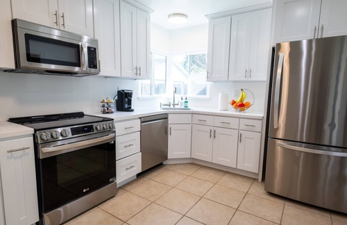 Mountain View House | Spacious Serenity 4BD/3BA, Minutes to Apple, Google, Meta, Hospitals; Pets Ok
