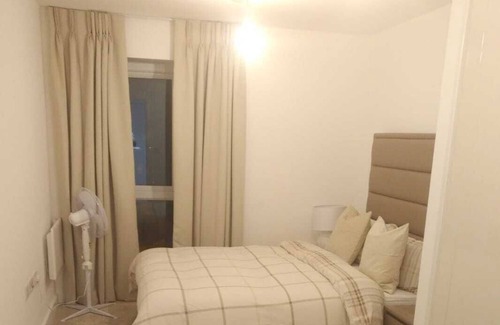 Whittington Apartment | spacious service apartment five minutes walk to Royal Air Force Museum London